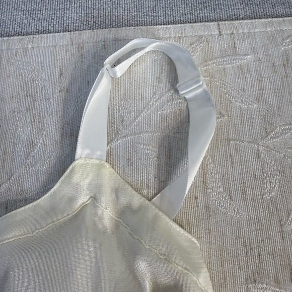 Her majesty Teen Full Short Slip. XXS or XS. See measurements and notes. - Picture 8 of 8